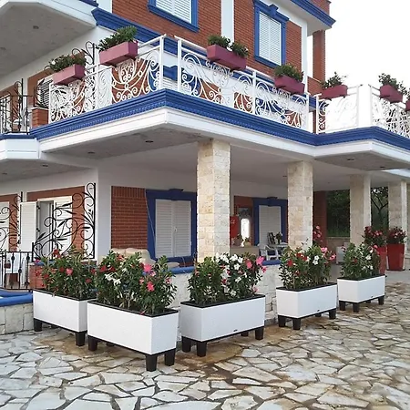 Exclusive Greccia דרמי